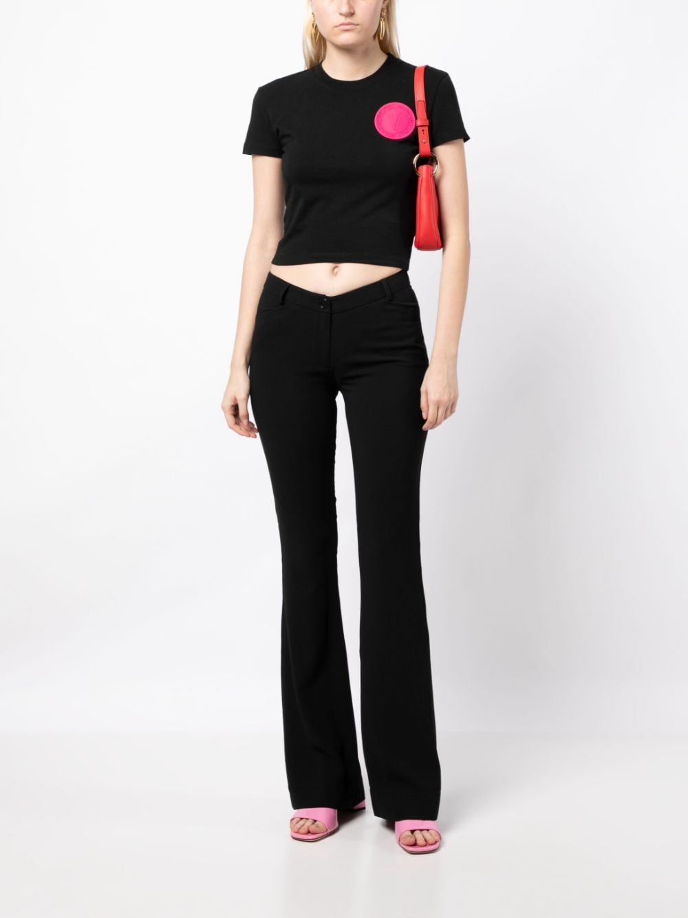 T-Shirt Crop V-Emblem patch logo | VERSACE JEANS COUTURE - Arianna Carofiglio